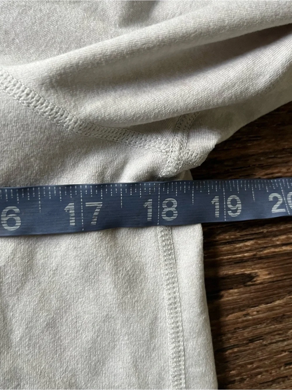 Vuori VW226 Super soft halo performance athletic hoodie light great beige small - Picture 4 of 7